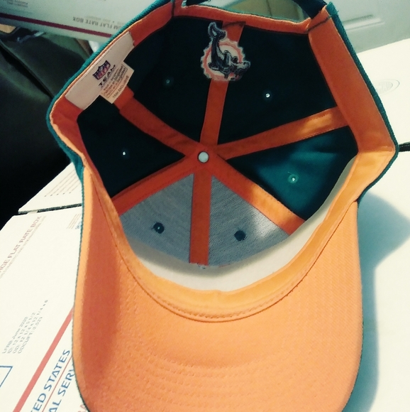 π MIAMI DOLPHINS OFFICIAL TEAM SHOES & CAP,LIKEπNEW!,Size 11.π - Picture 5 of 16